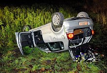 Der schwer demolierte Kleinwagen wurde abgeschleppt. - Barbara Franke