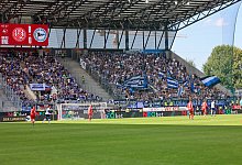 Anzeigentafel Rot-Weiss Essen - DSC Arminia Bielefeld Spielfotos 24.08.2024 Anzeigentafel mit Halbzeitstand gleichzeitig - IMAGO/frontalvision.com