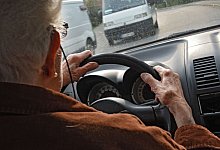 Senior am Steuer - dpa