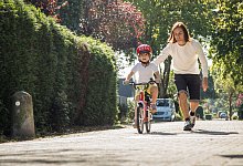 Zwei Räder als Osterei: Tipps für das erste Kinderfahrrad - (c) dpa-tmn
