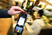 Kontaktloses Bezahlen - dpa