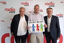 pressefoto_spielzeug-sammelaktion - Verbundvolksbank OWL