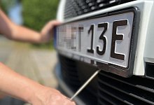 E-Auto-Nummernschild - Till Brand