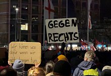 Demo gegen Rechtsextremismus - dpa