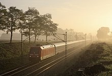 Intercity im Morgennebel - Georg Wagner/Deutsche Bahn