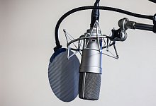 Familienh&ouml;rbuch - picture alliance/dpa