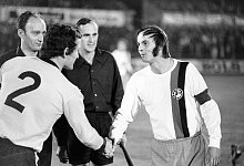 Der dreifache Gerd Gerd Roggensack Arminia Bielefeld re und Gerd Peehs Borussia Dortmund beim - imago/WEREK