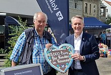 pressefoto_3000-euro-fur-kinder-in-not-ev-lippe - 1 - VerbundVolksbank OWL