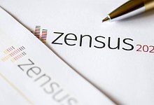 Fragebogen zur Gebäude-und Wohnungszählung, Zensus 2022, Volkszählung, Unterlagen, Kugelschreiber *** Questionnaire to B - 1 - IMAGO/imagebroker