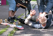 pressebild-schulhof-schlaegerei - 1 - Polizeiliche Kriminalpr&auml;vention der L&auml;nder und des Bundes