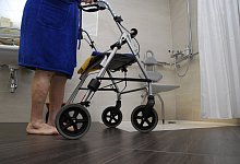 mit-rollator-zur-dusche - IG BAU