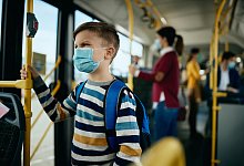 Schulbus - Drazen Zigic/iStock