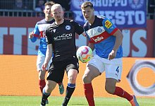 Jomaine Consbruch (Arminia Bielefeld), Patrick Erras (Holstein Kiel) Fussball, Herren, Saison 2022/2023, 2.BL, Holstein - IMAGO/Susanne H&uuml;bner