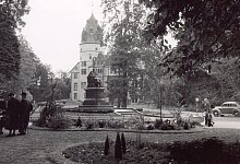 dt-schlopark-denkmal-72c236f60ca342e9bc7e416dde40cd92 - Bildrechte: Stadtarchiv Detmold