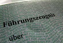 F&uuml;hrungszeugnis - picture alliance / dpa