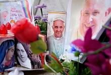 Papst im Gemelli-Krankenhaus in Rom - Alessandra Tarantino/AP/dpa