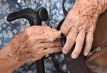 100-j&auml;hrige Frau - Foto: Arne Dedert/dpa