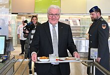 Steinmeier in Kantine der Bundeswehr - Britta Pedersen/dpa