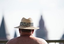 Hei&szlig;er Sommertag in Deutschland - Andreas Arnold/dpa