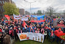 Warnstreik an deutschen Volkswagen-Standorten - Wolfsburg - Julian Stratenschulte/dpa Pool/dpa
