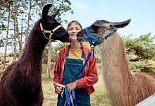 Lotta (Meggy Hussong) und die Alpakas. - -/Wild Bunch Germany/dpa