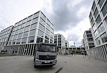 Daimler Truck Zentrale - Bernd Weißbrod/dpa