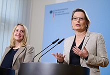 Bundesjustizministerin Hubig und Bundesbauministerin Hubertz - Annette Riedl/dpa