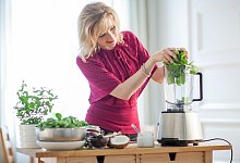 Zubereitung von Smoothies - Christin Klose/dpa-tmn
