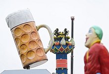 Aufbau Volksfest Cannstatter Wasen - Bernd Weißbrod/dpa