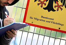 Fl&uuml;chtlinge in Niedersachsen - Julian Stratenschulte/dpa