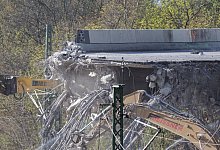 Abbrucharbeiten der Ringbahnbrücke - Soeren Stache/dpa