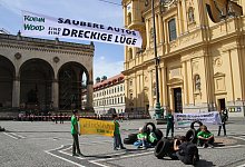 Klimaprotest von Robin Wood-Aktivisten gegen die IAA - Michael Faulhaber/dpa