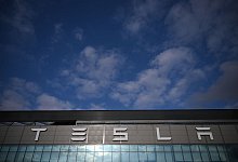 Tesla Fabrik - Stillstand nach Stromausfall - Sebastian Christoph Gollnow/dpa