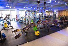 Unbenutzte Trainingsgeräte im Fitnessstudio - Jonas Walzberg/dpa/dpa-tmn