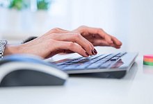 Forderungen freundlich formulieren - Foto: Christin Klose/dpa-tmn