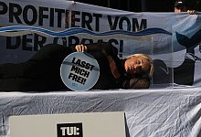 Sängerin Sarah Connor protestiert mit Peta - Paul Zinken/dpa