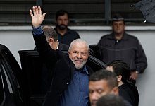 Pr&auml;sidenschaftskandidat Luiz In&aacute;cio Lula da Silva bei seiner Ankunft am Wahllokal in S&atilde;o Paulo. - Marcelo Chello/AP/dpa