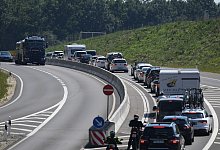 Stau - Foto: Felix K&auml;stle/dpa/Archiv