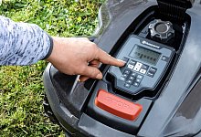 Mähroboter Husqvarna (305) - Müller-Münker/SidM/dpa-tmn