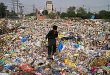 Plastikmüll in Pakistan - K.M. Chaudary/AP/dpa