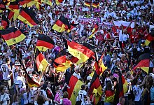 Deutsche Fußball-Fans - Sebastian Gollnow/dpa