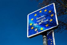 Grenzschild - Foto: Philipp von Ditfurth/dpa