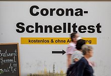 Corona-Schnelltest - Foto: Peter Kneffel/dpa