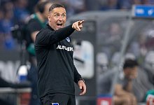 Trainer Mark Fotheringham ruft seinem Team etwas zu. - Andreas Gora/dpa