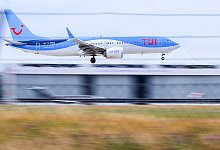 Flugzeug - Julian Stratenschulte/dpa