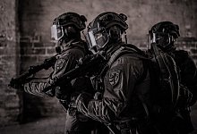 1_estonisches-polizei-spezialteam-ballistischer-helm-mit-visier-amp-1-tp - Reelika Riimand