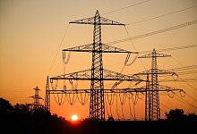 Hochspannungsleitungen - Julian Stratenschulte/dpa