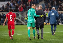Neuer und Rummenigge - Foto: Tom Weller/dpa