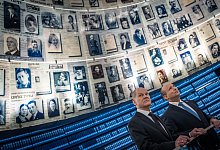 Bundeskanzler Olaf Scholz und der israelische Ministerpr&auml;sident Naftali Bennett beim Besuch der Gedenkst&auml;tte Yad Vashem. - Michael Kappeler/dpa