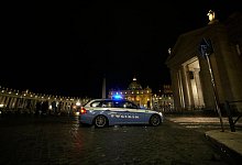 Auto rast durch Tor in Vatikanstaat - Andrew Medichini/AP/dpa